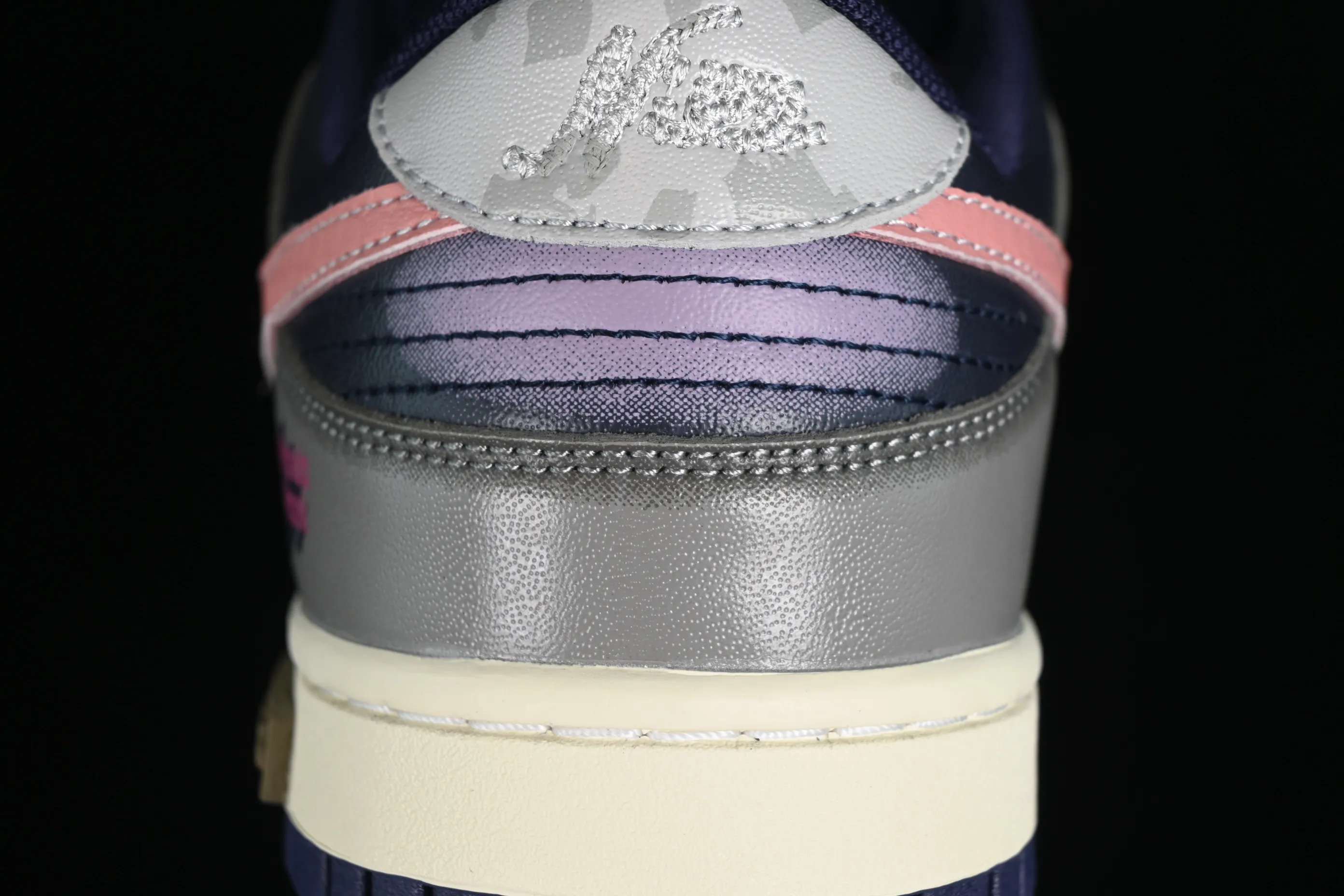 All Categories Nk SB Dunk Series Nk SB Dunk Low Low-top sneakers Nk Dunk Low Panda Prank-Pioneering Knight Heart of the Sand Purple Brown Pink SB Strappy Low-top Casual Shoes FV8106-181